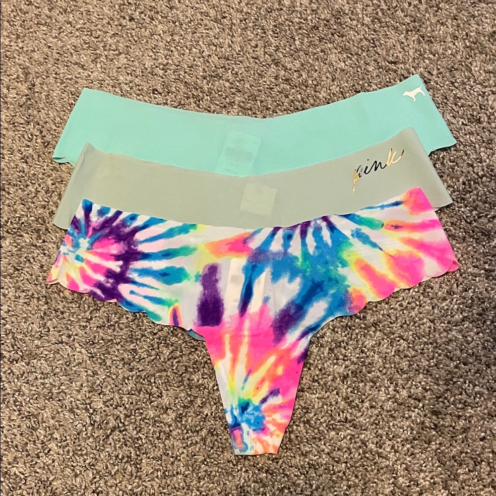 PINK VS No-Show Scalloped Thong